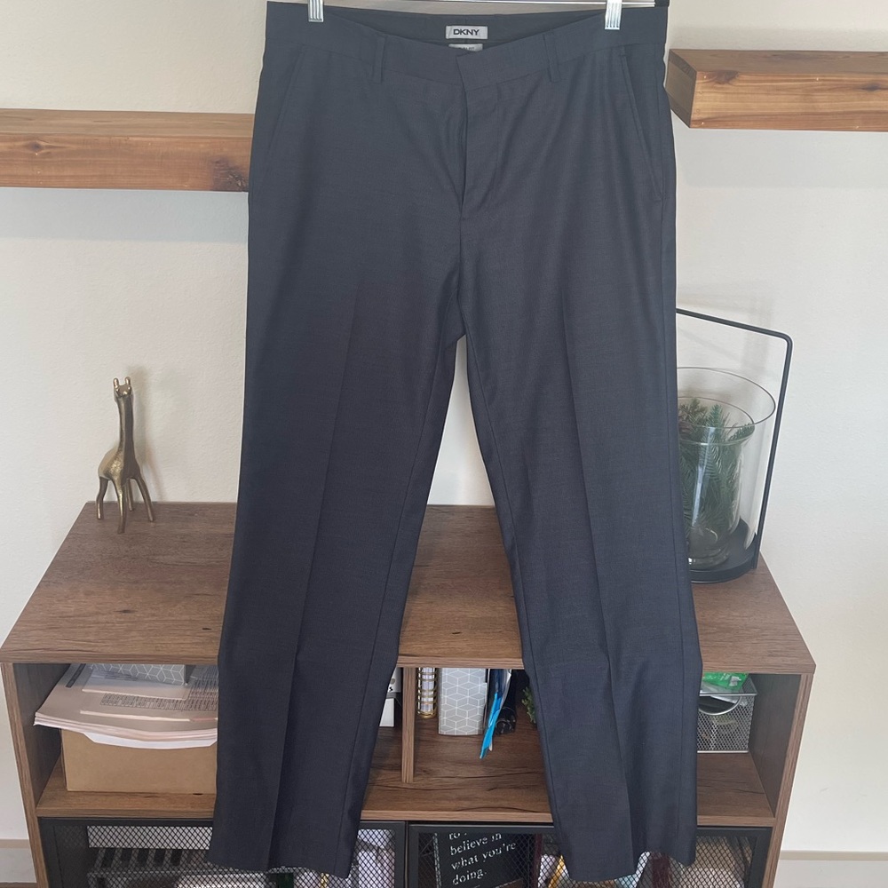 DKNY Mens Slim Fit 34/32 Light Navy dress pants. Excellent condition